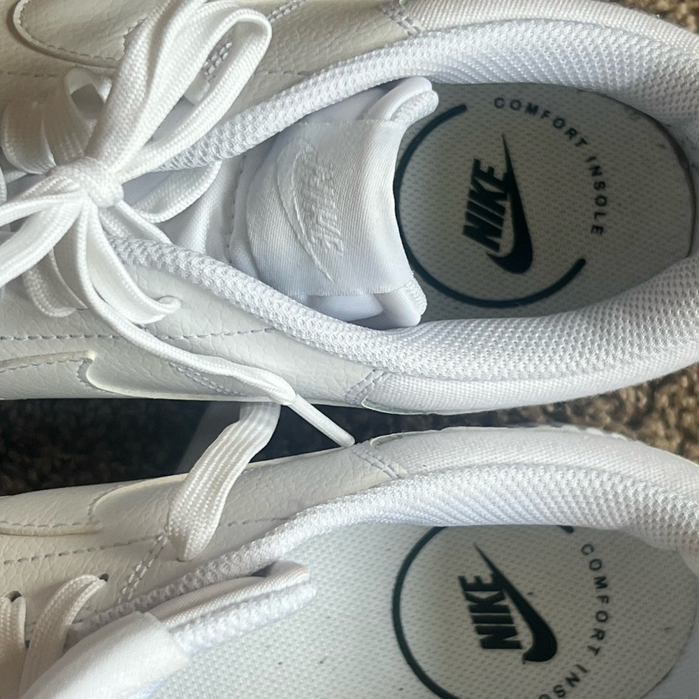 White Nike women’s  Sneakers - Picture 5 of 7